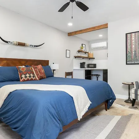 The Rae | Sequoia Motel Rm 5